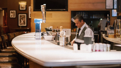 7 signs of a high-quality bartending uniform outfit